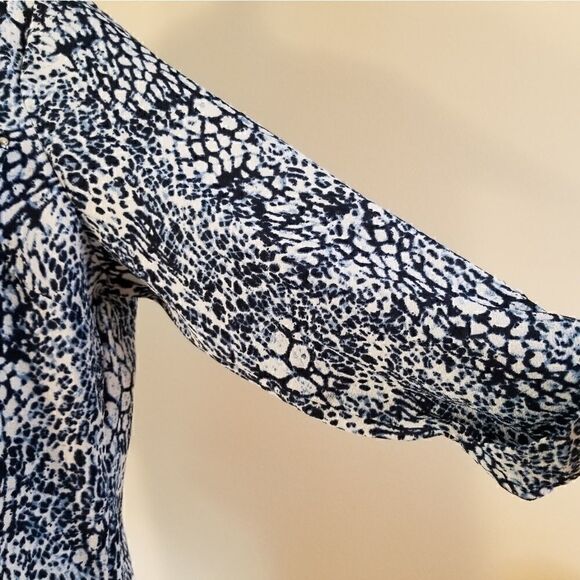 NWT! Cathy Daniels 3/4 Sleeve Zip Neckline Top Med - Picture 7 of 13